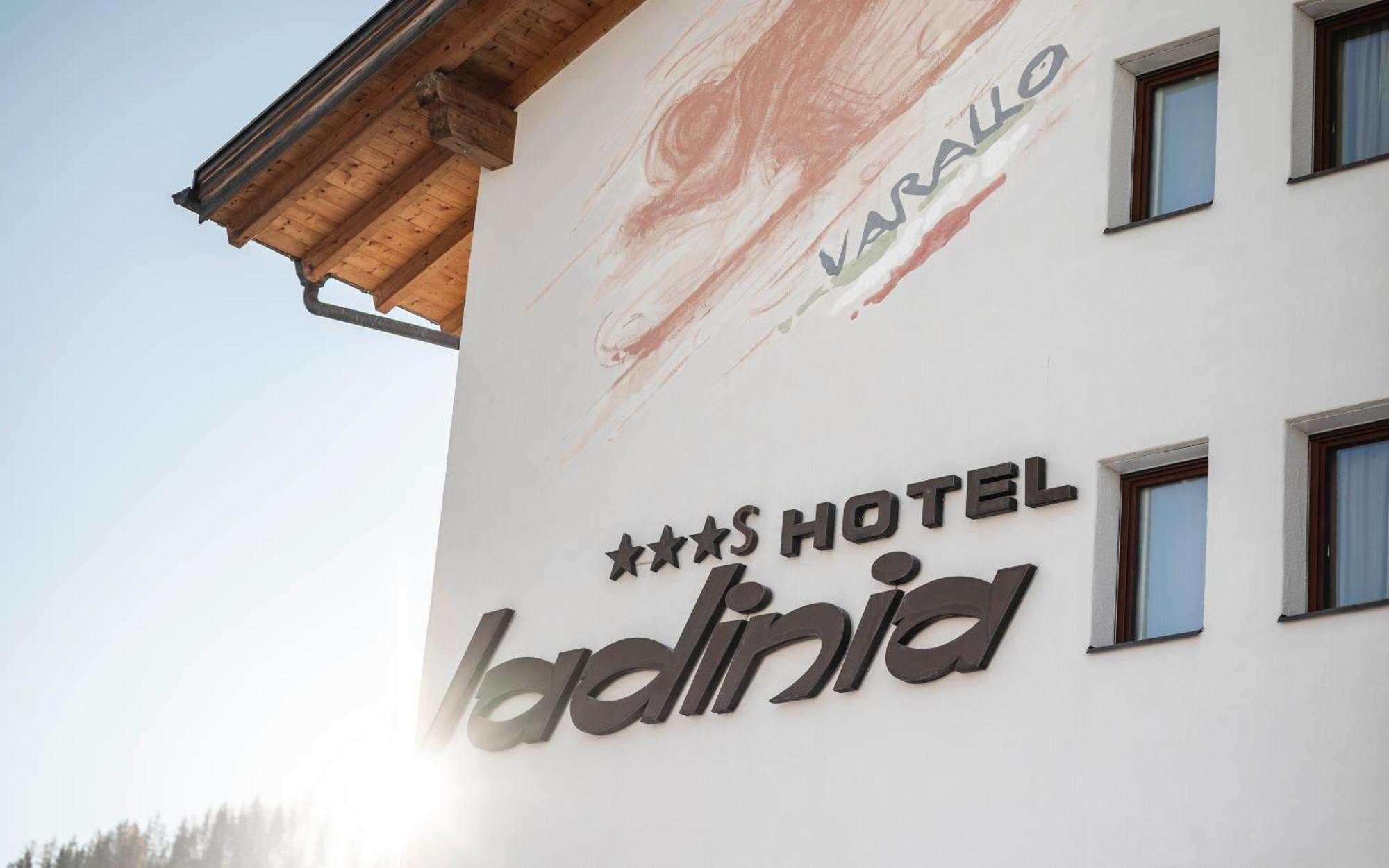 Hotel Ladinia La Villa  Exterior photo